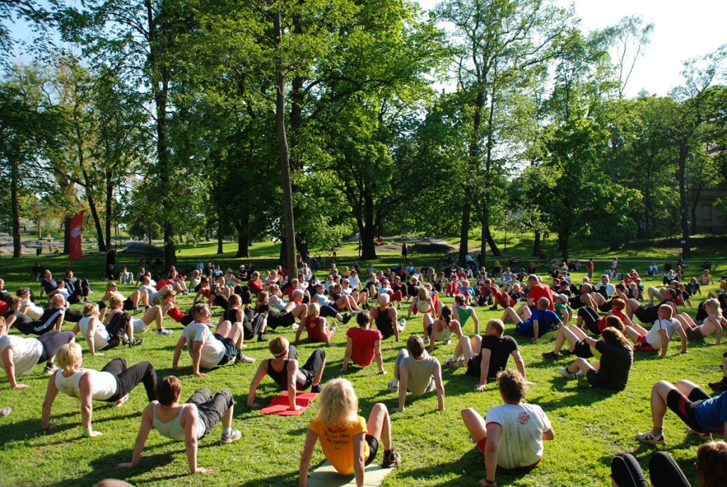 outdoor yoga:exercise